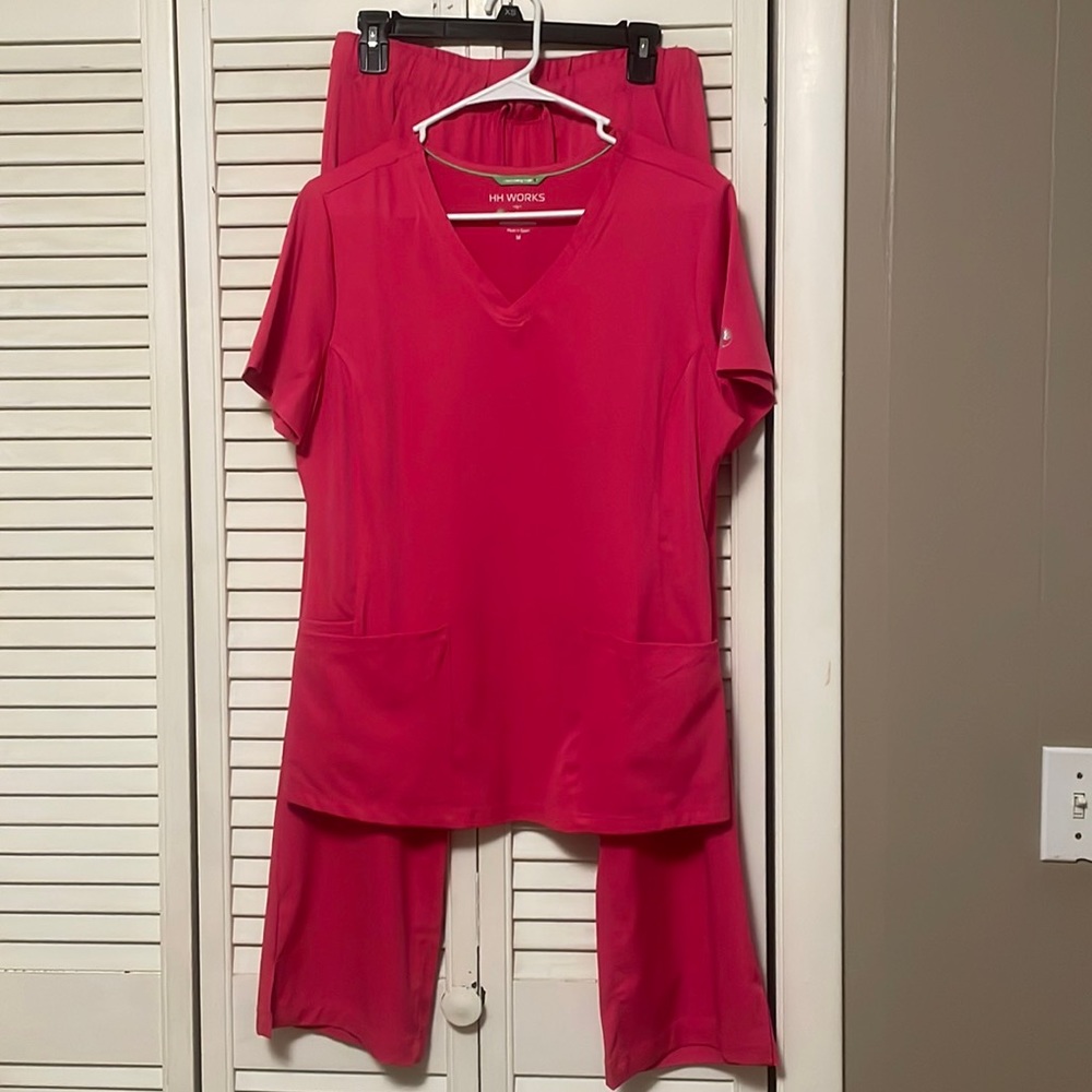 Healing Hands Works scrub set. Beautiful bright pink. M top. S bottoms.